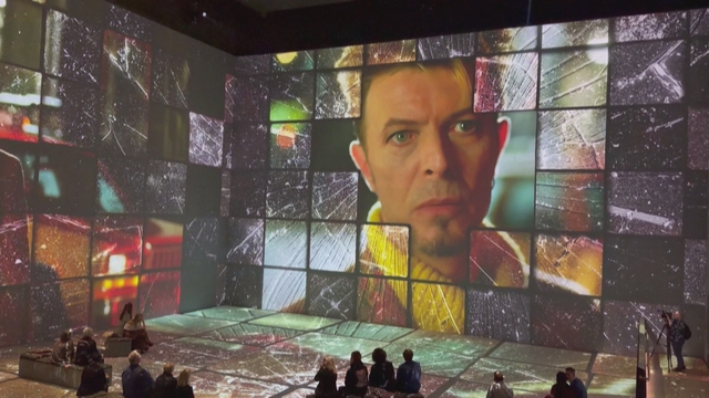 “David Bowie: Anh Không Cô Đơn” – Triển lãm tái hiện huyền thoại âm nhạc - Ảnh 1.