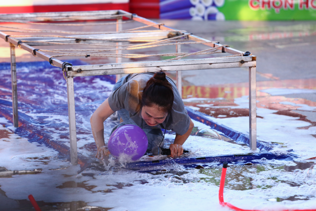 Gần 340 triệu đồng trao cho các em trong "Mái ấm gia đình Việt" tập 8 - Ảnh 9.