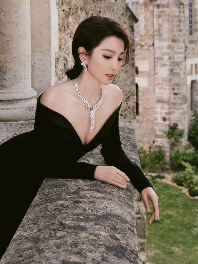 Song Hye Kyo, Lý Băng Băng và Sophie Marceau đọ sắc  tại Pháp - Ảnh 1.