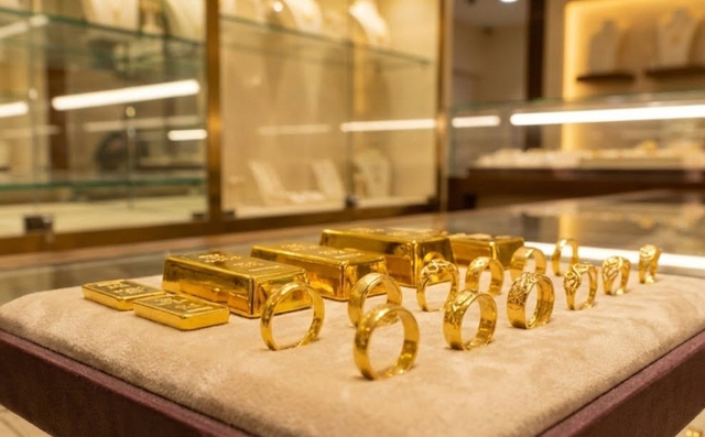 Giá vàng hôm nay 25/4: Vàng miếng, vàng nhẫn lao dốc tới 1,5 triệu đồng/lượng - Ảnh 2.