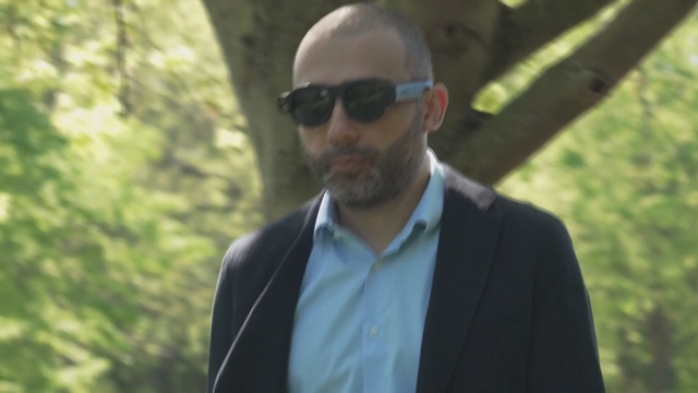 Kính thông minh A.I. cho người khiếm thị - Ảnh 1.