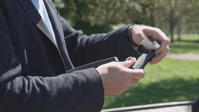 Kính thông minh A.I. cho người khiếm thị - Ảnh 2.