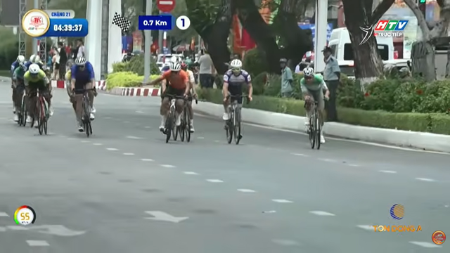 Cái ngoắc tay của Phạm Lê Xuân Lộc đã đưa Đặng Thành Được lên đỉnh vinh quang chặng 21 như thế nào?- Ảnh 4.