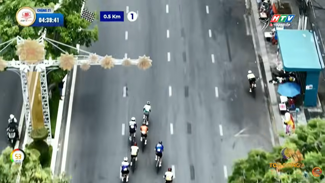 Cái ngoắc tay của Phạm Lê Xuân Lộc đã đưa Đặng Thành Được lên đỉnh vinh quang chặng 21 như thế nào?- Ảnh 5.