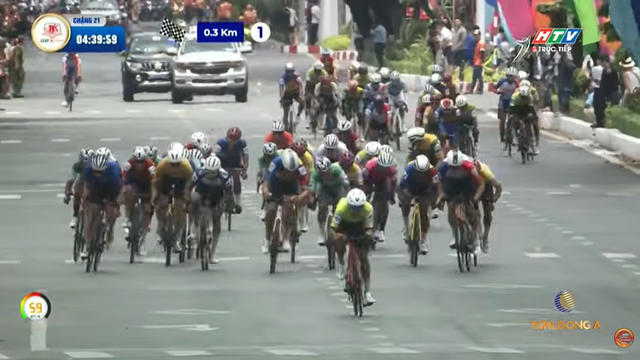 Cái ngoắc tay của Phạm Lê Xuân Lộc đã đưa Đặng Thành Được lên đỉnh vinh quang chặng 21 như thế nào?- Ảnh 6.