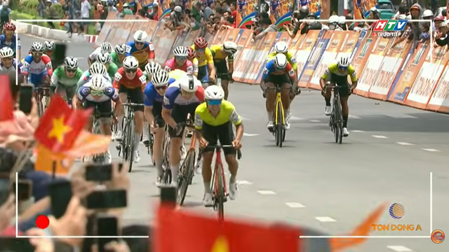 Cái ngoắc tay của Phạm Lê Xuân Lộc đã đưa Đặng Thành Được lên đỉnh vinh quang chặng 21 như thế nào?- Ảnh 7.