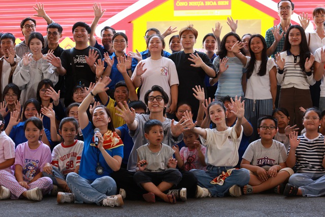 "Mái ấm gia đình Việt" trao hơn 2.6 tỉ đồng trong đợt ghi hình tại TP. Hồ Chí Minh - Ảnh 1.