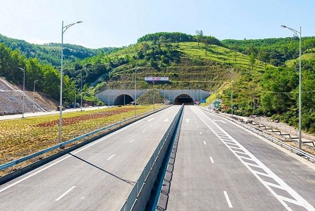 Cao tốc Quảng Ngãi - Hoài Nhơn vận hành từ 29/4, chưa thu phí - Ảnh 1.