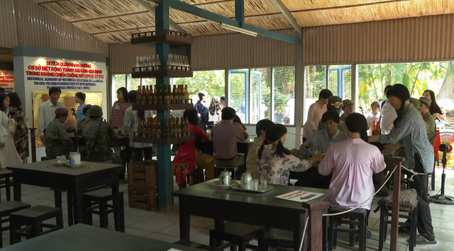 Tháng Tư, nghe lòng phố kể chuyện "Địa chỉ đỏ" - Ảnh 2.