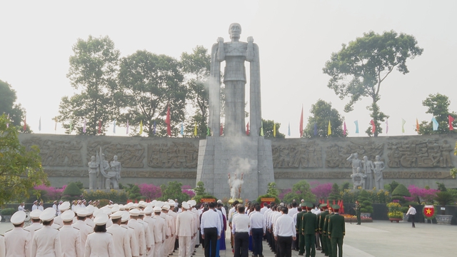 Thời sự trưa HTV ngày 28/4/2026 | Bí thư Thành ủy TP. Hồ Chí Minh Trần Lưu Quang và đoàn đại biểu dâng hương tưởng nhớ Anh hùng Liệt sĩ - Ảnh 1.