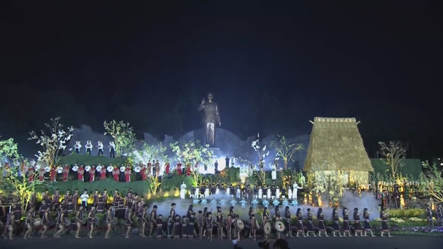 Thời sự trưa HTV ngày 28/4/2026 | Bí thư Thành ủy TP. Hồ Chí Minh Trần Lưu Quang và đoàn đại biểu dâng hương tưởng nhớ Anh hùng Liệt sĩ - Ảnh 2.