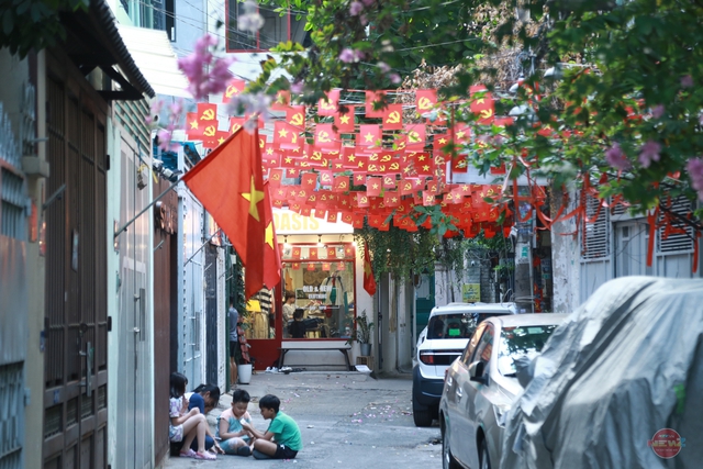 TP. Hồ Chí Minh rực rỡ sắc đỏ cờ hoa, tưng bừng không khí chào mừng đại lễ 30/4- Ảnh 4.