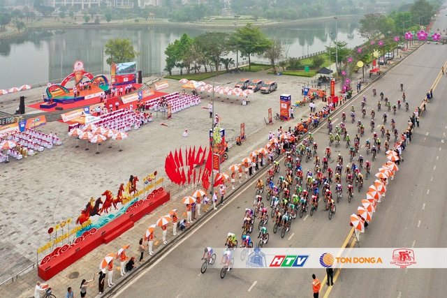Khoảnh khắc đẹp Chặng 1: Vòng đua quanh Hồ Văn Lang (Phú Thọ) - Ảnh 11.