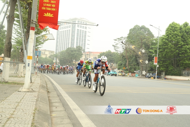 Khoảnh khắc đẹp Chặng 1: Vòng đua quanh Hồ Văn Lang (Phú Thọ) - Ảnh 13.