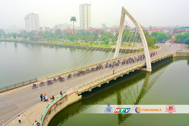Khoảnh khắc đẹp Chặng 1: Vòng đua quanh Hồ Văn Lang (Phú Thọ) - Ảnh 9.