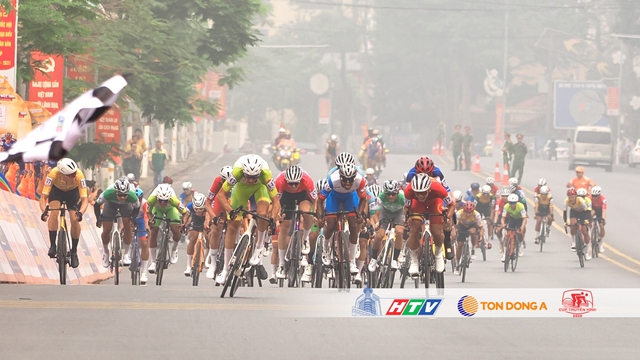 Khoảnh khắc đẹp Chặng 1: Vòng đua quanh Hồ Văn Lang (Phú Thọ) - Ảnh 8.