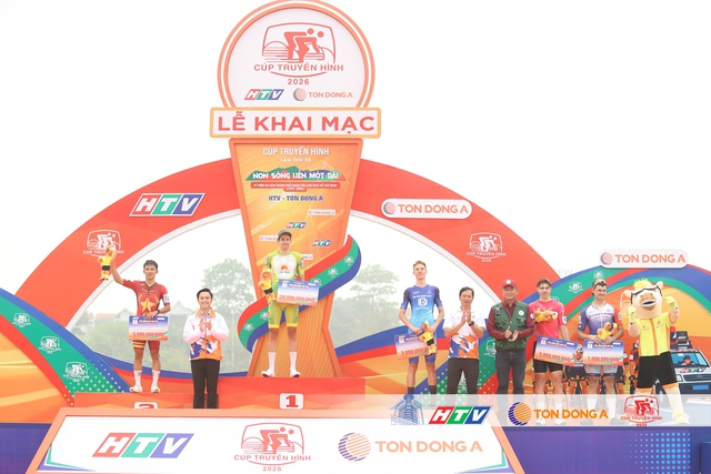 Khoảnh khắc đẹp Chặng 1: Vòng đua quanh Hồ Văn Lang (Phú Thọ) - Ảnh 2.