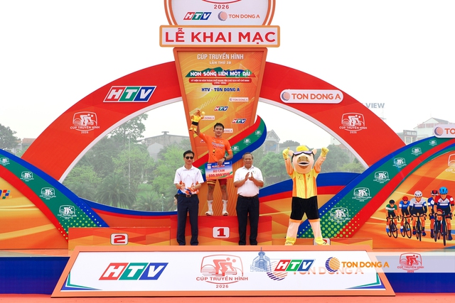 Khoảnh khắc đẹp Chặng 1: Vòng đua quanh Hồ Văn Lang (Phú Thọ) - Ảnh 1.