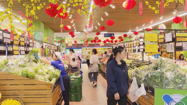 TP. Hồ Chí Minh triển khai các kịch bản bình ổn thị trường, ứng phó biến động giá nhiên liệu - Ảnh 1.