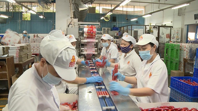 TP. Hồ Chí Minh triển khai các kịch bản bình ổn thị trường, ứng phó biến động giá nhiên liệu - Ảnh 2.