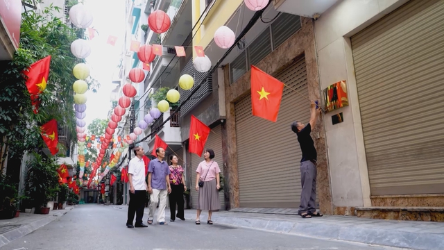 Hà Nội rực rỡ cờ hoa mừng 51 năm Ngày Giải phóng miền Nam, thống nhất đất nước- Ảnh 4.