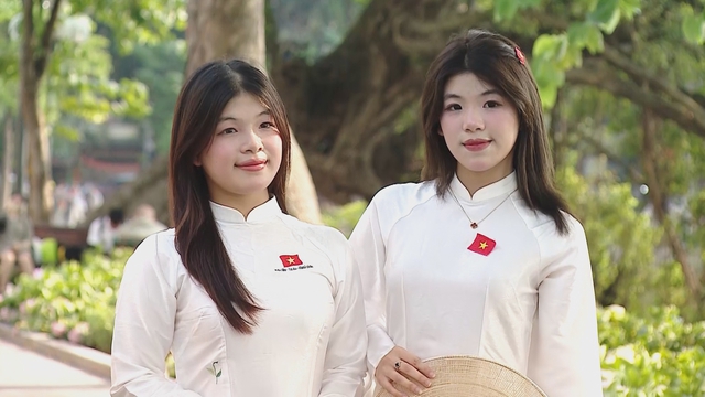 Hà Nội rực rỡ cờ hoa mừng 51 năm Ngày Giải phóng miền Nam, thống nhất đất nước- Ảnh 5.