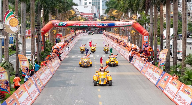 Khoảnh khắc đẹp Chặng 2: Vòng đua từ Việt Trì - Vĩnh Yên - Đông Anh - Ảnh 7.