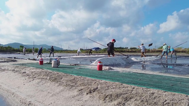 Thời sự trưa HTV ngày 4/4/2026 | Tổng thống Iran đáp trả lời đe dọa "đưa Iran trở về thời đồ đá" - Ảnh 3.