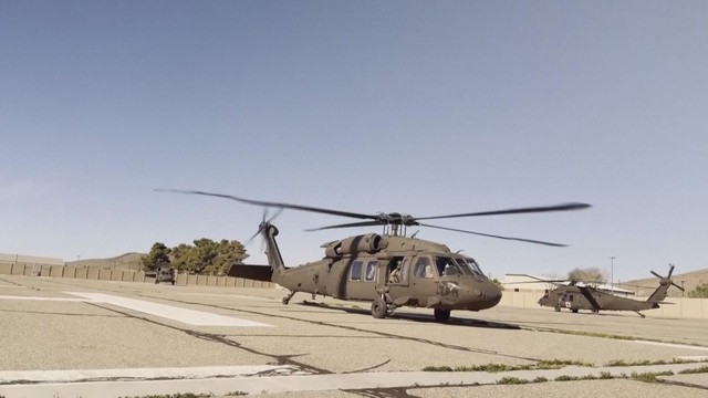 Trực thăng Mỹ trúng hỏa lực Iran giữa chiến dịch giải cứu - Ảnh 1.