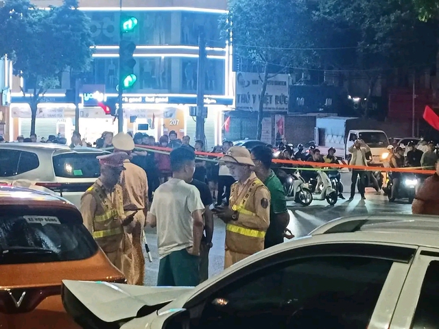 Tài xế Lexus tông hàng loạt ô tô và xe máy bị khởi tố - Ảnh 2.