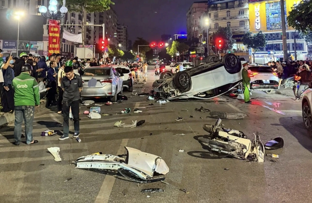 Tài xế Lexus tông hàng loạt ô tô và xe máy bị khởi tố - Ảnh 1.