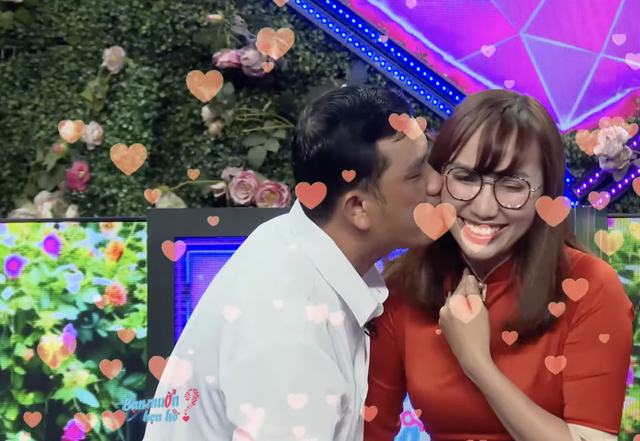 Bạn muốn hẹn hò: Cô giáo xinh đẹp tìm "cha mới" cho con trai và cái kết ngọt ngào - Ảnh 6.