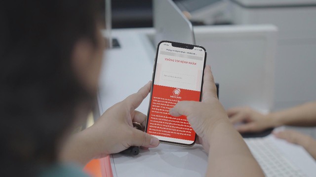 Nữ giáo viên được chăm sóc da liễu miễn phí trong Ngày Sức khỏe toàn dân - Ảnh 6.