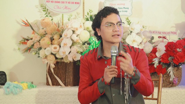 10 năm cầm bút của Đặng Thiên Phong: Từ những bản thảo bị từ chối đến hành trình bơi cùng "Cá Mập Voi" - Ảnh 1.