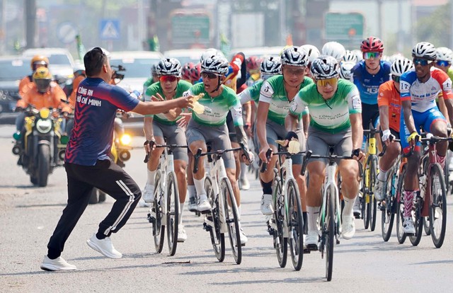 Khoảnh khắc đẹp chặng 7: Vượt nắng vượt gió | Cúp Truyền hình 2026 - Ảnh 4.