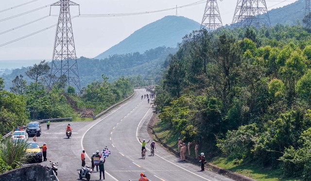 Khoảnh khắc đẹp chặng 7: Vượt nắng vượt gió | Cúp Truyền hình 2026 - Ảnh 3.