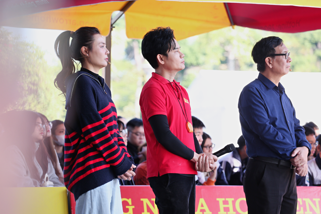 NSƯT Đức Khuê, Thanh Hương hạnh phúc khi đến với "Mái ấm gia đình Việt" - Ảnh 1.