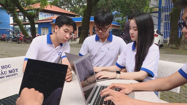Vươn khơi - Ngày 10/5/2026 | Sinh viên đưa công nghệ vào giáo dục- Ảnh 1.