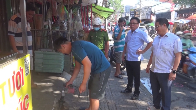 TP. Hồ Chí Minh: Xử lý hơn 33.000 trường hợp lấn chiếm vỉa hè sau 4 tháng ra quân - Ảnh 3.
