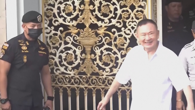 Cựu thủ tướng Thái Lan Thaksin Shinawatra ra tù trước thời hạn - Ảnh 1.