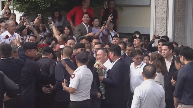 Cựu thủ tướng Thái Lan Thaksin Shinawatra ra tù trước thời hạn - Ảnh 2.