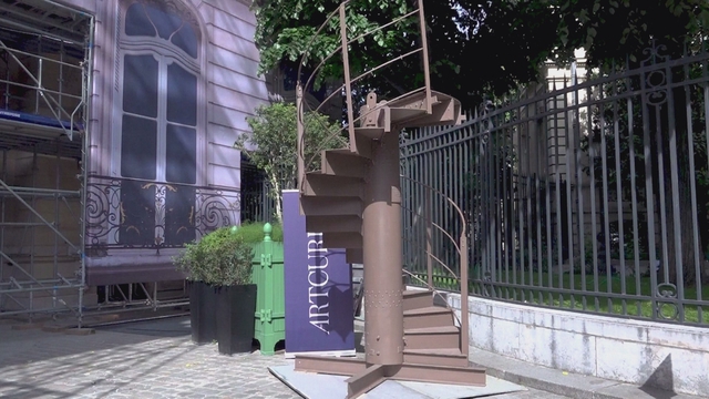Sắp bán đấu giá một đoạn cầu thang tháp Eiffel- Ảnh 2.