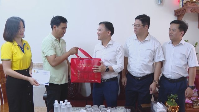 Vươn khơi - Ngày 14/5/2026 | Công đoàn PetroVietnam thăm, tặng quà người lao động bị tai nạn- Ảnh 1.