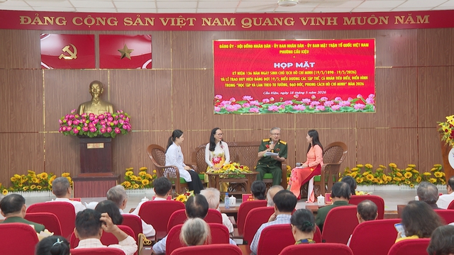 Phường Cầu Kiệu trao Huy hiệu Đảng và biểu dương các điển hình học tập, làm theo Bác - Ảnh 1.