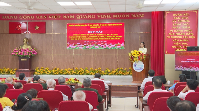 Phường Cầu Kiệu trao Huy hiệu Đảng và biểu dương các điển hình học tập, làm theo Bác - Ảnh 2.