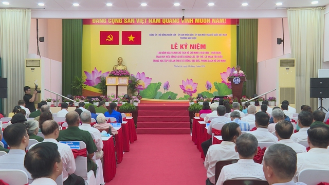 Phường Nhiêu Lộc trao Huy hiệu Đảng và tuyên dương các điển hình học tập, làm theo Bác - Ảnh 1.