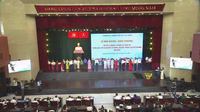 TP. Hồ Chí Minh tuyên dương 181 tập thể và 177 cá nhân tiêu biểu học tập và làm theo Bác - Ảnh 1.