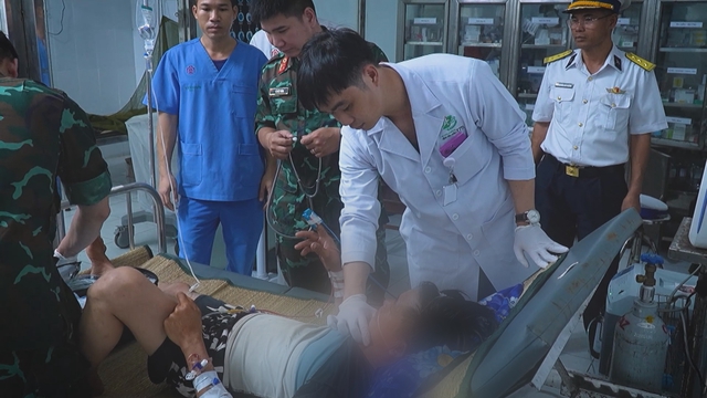 60 Giây ngày 20/5/2026 | Cấp cứu đường không xuyên đêm đưa 2 người từ Trường Sa về TP. Hồ Chí Minh - Ảnh 1.