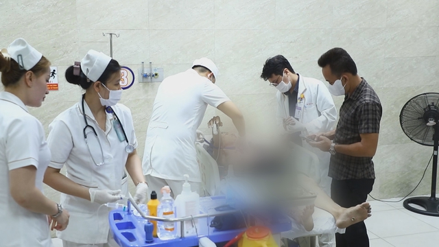 60 Giây ngày 20/5/2026 | Cấp cứu đường không xuyên đêm đưa 2 người từ Trường Sa về TP. Hồ Chí Minh - Ảnh 3.