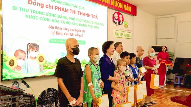 Thời sự HTV ngày 23/5/2026 | Lãnh đạo Chính phủ thăm, tặng quà bệnh nhi nhân dịp Quốc tế Thiếu nhi 1/6 - Ảnh 1.